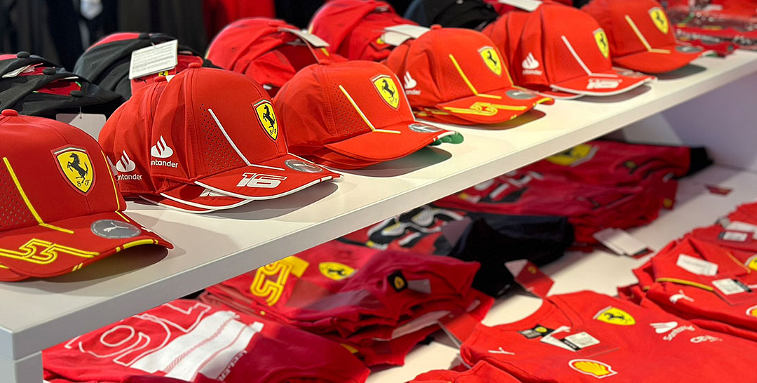 Jak wybrać idealny gadżet Ferrari na prezent lub do użytku osobistego?