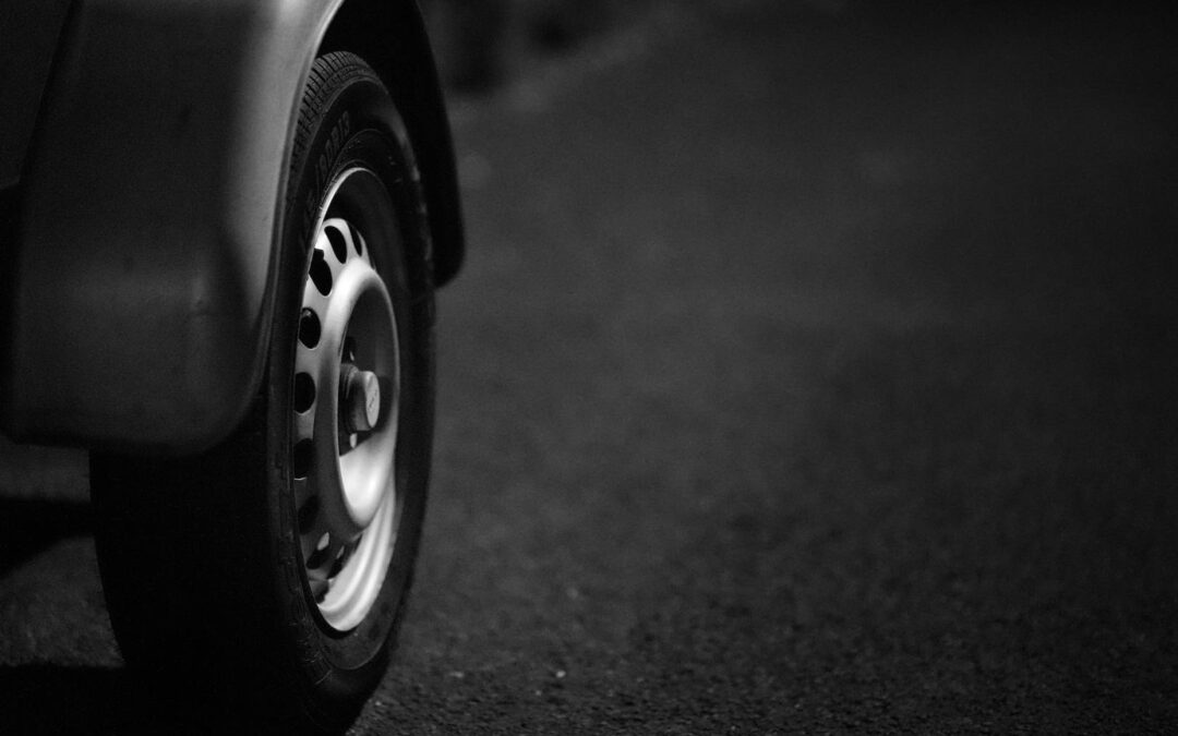 Przyczepki na resorach – idealne rozwiązanie dla trudnych tras